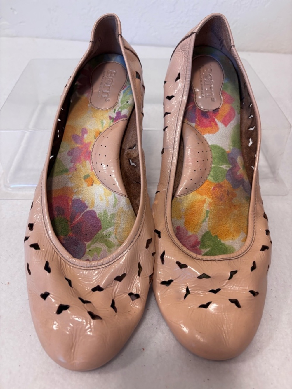 Born‎ Leather Ballet Flats Floral Insole Cutout Nude Comfort 10.5